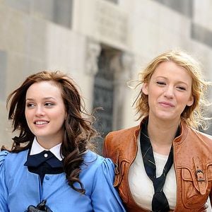 "Guarding Stars" é descrito como "uma comédia romântica natalina centrada em uma guarda-costas pragmática [Hannah Brooks, interpretada por Leighton Meester], encarregada de proteger um charmoso ator de filmes de ação durante as festas de fim de ano".