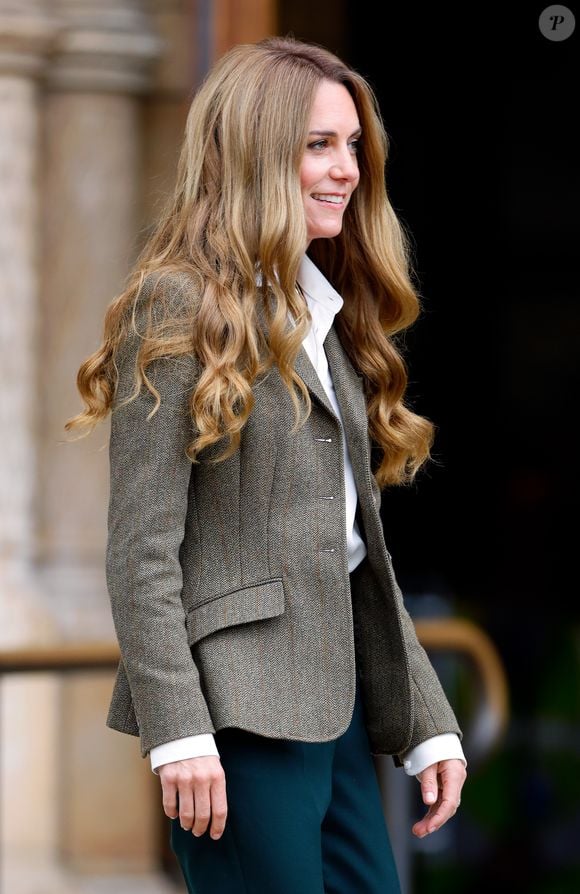 Kate Middleton loira: durante a visita ao Museu de História Natural de Londres, nesta quinta-feira, que o novo visual foi confirmado e roubou a cena