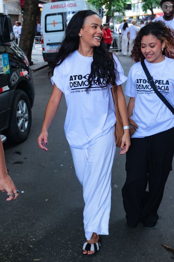 Bella Campos no Ato Musical pela Democracia, em Copacabana