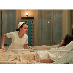 Estela conversa no leito de morte da mãe sobre segredo que envolve Anabela