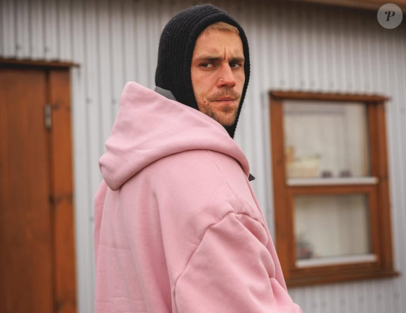 Justin Bieber também ressaltou sobre uma recente briga com um suposto ex-amigo, em seu perfil na web.