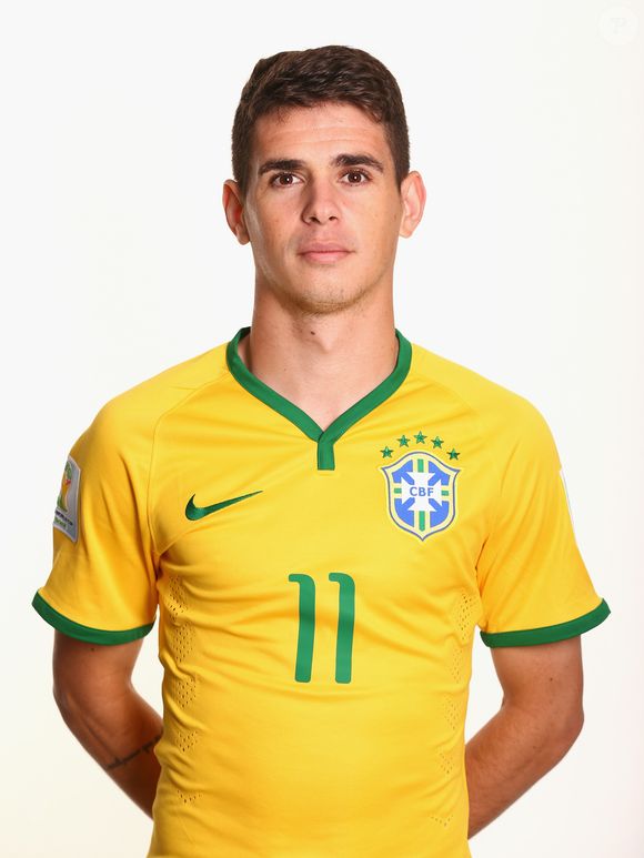 Oscar Emboaba foi um dos destaques da Seleção Brasileira na Copa do Mundo de 2014, realizada no Brasil. Ele foi o maestro do meio-campo da equipe, sendo titular absoluto, e marcou 2 gols no torneio