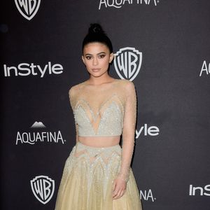 Kylie Jenner negou  rinoplastia, implante nos glúteos (BBL), ou cirurgias no queixo e mandíbula