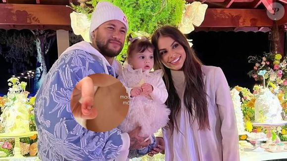 Amanda Kimberlly mostrou o dedinho de Helena, filha com Neymar, após um grave acidente doméstico