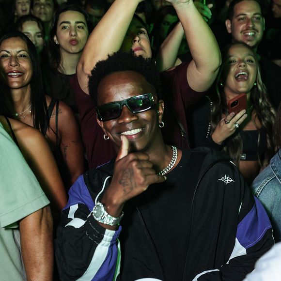 Nem Virgínia acreditaria? Sósia de Vinicius Jr. aparece em show de Zé Felipe e rouba os holofotes