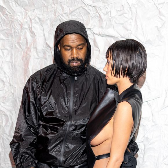 O motivo por trás de tanto investimento seria a obsessão do artista por transformar a esposa em um ícone de sensualidade.