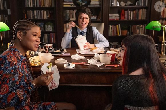 Comédia teen da Netflix fala sobre uma amizade universitária que sai do controle