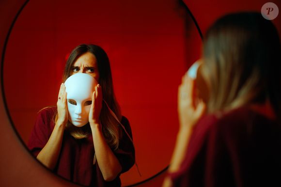 Psicóloga Cortney Warren explica que os narcisistas têm um forte desejo de se sentir superiores aos outros