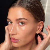 O creme hidratante que nossas avós usavam, ainda usado por mulheres na faixa dos 50 anos para preencher rugas e combater a pele seca