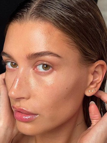 O creme hidratante que nossas avós usavam, ainda usado por mulheres na faixa dos 50 anos para preencher rugas e combater a pele seca