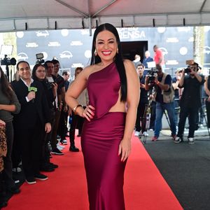 A ajudante de palco do Ratinho, marcou presença no tapete vermelho do SBT nesta quarta-feira (23) para a  55ª edição do Troféu Imprensa