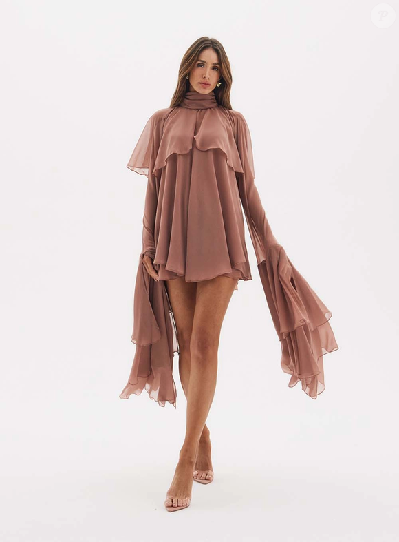 Look usado por Duda Guerra em festa da WePink aparece como 'marrom' no site da marca