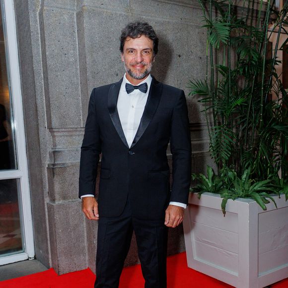 Conhecido por interpretar galãs marcantes nas novelas da Globo, Rodrigo Lombardi deixará de lado a imagem consolidada de homem lindo e charmoso para viver um de seus personagens mais diferentes na carreira.