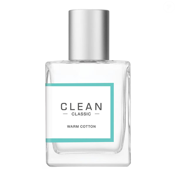 Clean Classic Warm Cotton (Clean) 30ml | R$ 319,00 é descrito como um perfume leve, casual e confortável. A proposta da linha é reproduzir o cheiro de camisetas limpas e lençóis recém-lavados, um tipo de fragrância que costuma agradar quem prefere perfumes discretos e suaves