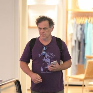 2022: mais uma vez à vontade, Guilherme Fontes foi flagrado em um passeio pelo shopping