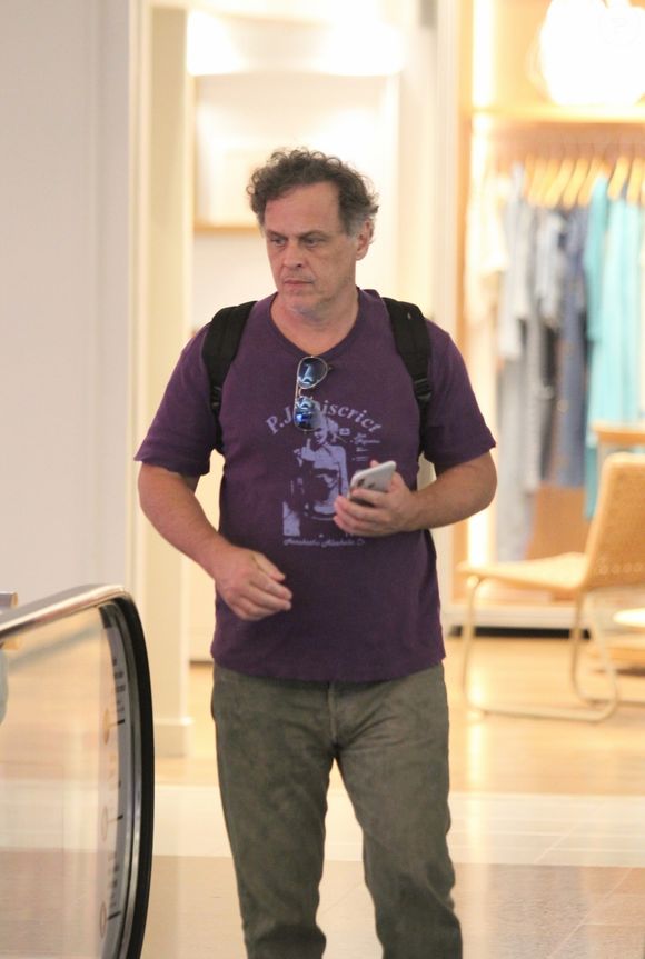 2022: mais uma vez à vontade, Guilherme Fontes foi flagrado em um passeio pelo shopping