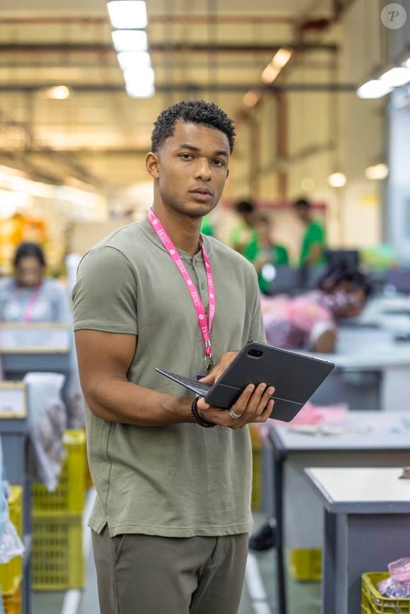 Samuel (Juan Paiva) se encantará por Mirna Vargas, personagem de Marina Ximenes na novela 'Dona de Mim'