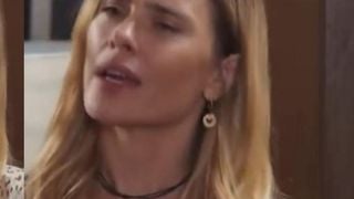 'Que que é, hein?': Carolina Dieckmann recria bordão icônico em 'Vale Tudo' e web vibra com momento 'canônico': 'Tinha que ter'