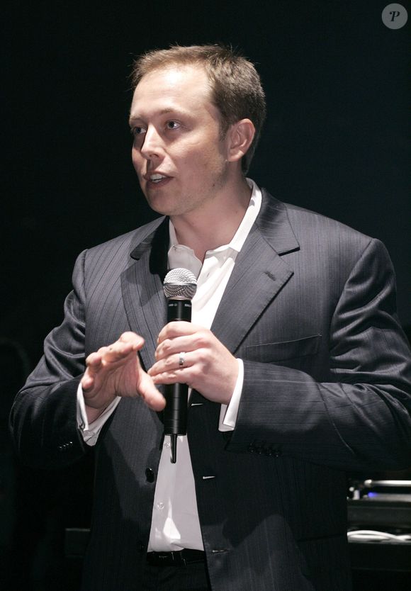2006: Elon Musk, durante um evento, mostrava que tinha problemas com calvície