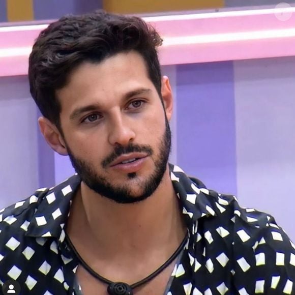 Para a colunista Fábia Oliveira, do Metrópoles, Rodrigo Mussi afirmou que a suposta agressão atrelada a ele é mentira.