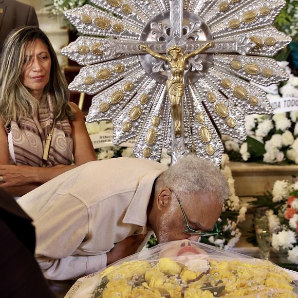 Corpo de Nana Caymmi foi velado na presença de Gilberto Gil e diversos nomes da música