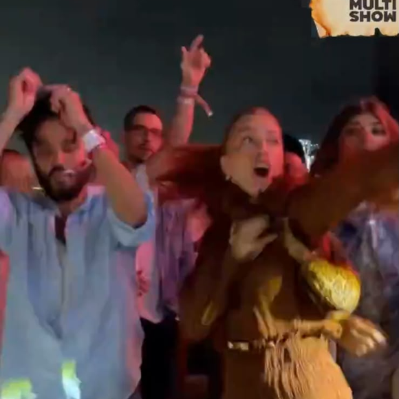 Grazi Massafera e João Vicente aparecem no mesmo registro durante o show de Anitta em Niterói