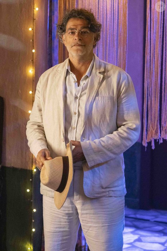 Gerluce (Sophie Charlotte) diz à mãe que Josefa (Arlete Salles) lhe falou que Reginaldo (Eduardo Moscovis) não tirou a própria vida, no 3º capítulo da novela 'Três Graças' em 22 de outubro de 2025, quarta-feira