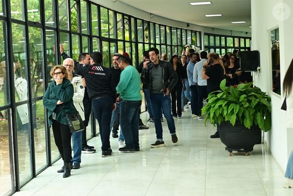 Velório de JP Mantovani reuniu família e amigos próximos do influencer após trágica morte em acidente de moto