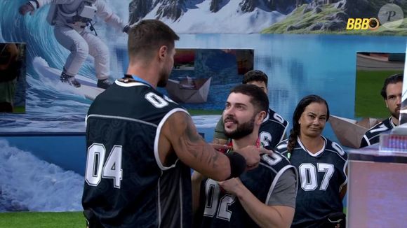 Jonas escolheu Marcelo para ser o primeiro anjo do 'BBB 26' e justificou dizendo que o brother deu trabalho na última festa