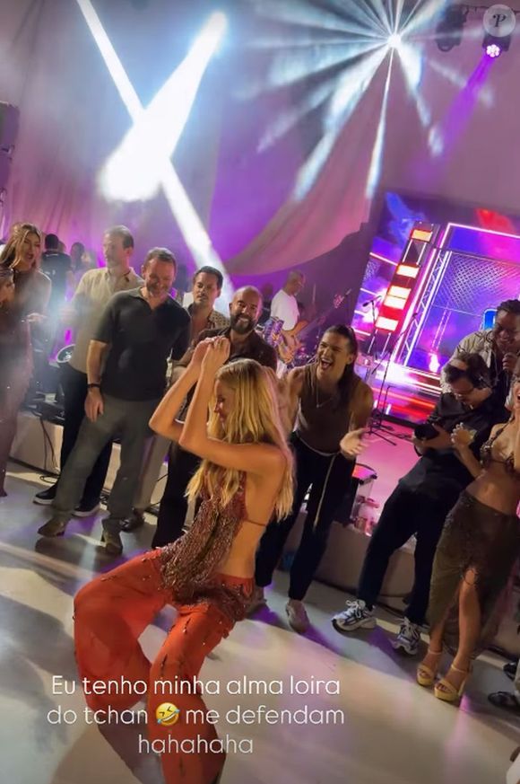 Ana Paula Siebert desceu até o chão 'na boquinha da barrafa'