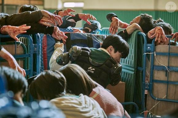 Então, estes jovens precisam lutar pela sua vida enquanto a infecção toma conta dos colegas