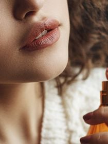 Esses 4 perfumes elegantes são perfeitos para o Inverno 2025 e valem cada borrifada!