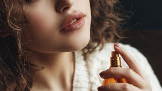 Esses 4 perfumes elegantes são perfeitos para o Inverno 2025 e valem cada borrifada!