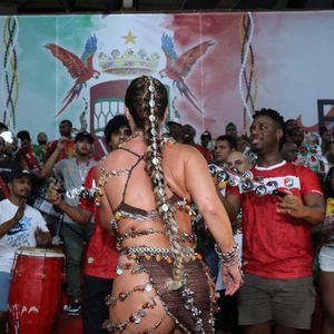 Paolla Oliveira usou fantasia que imitou uma cobra no ensaio da Grande Rio para o carnaval 2025