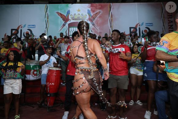 Paolla Oliveira usou fantasia que imitou uma cobra no ensaio da Grande Rio para o carnaval 2025