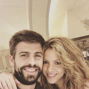 Segundo uma fonte relatou à imprensa internacional, "Shakira é quem manda na vida dele; ela dita sua agenda e, para cumprir seu papel de pai, ele concorda com tudo"