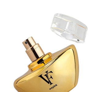 VF Golden reúne pimenta-rosa, jasmim sambac e âmbar em uma fragrância conhecida, segundo a Wepink, pela fixação na pele e também no vestuário