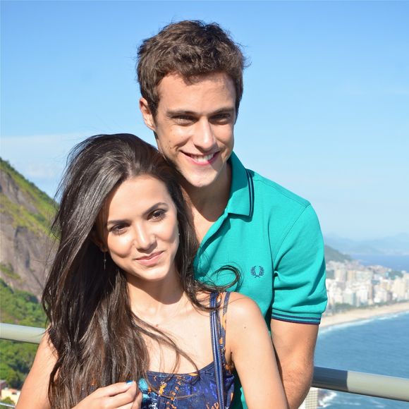 Manu Gavassi e Ronny Kriwat nanovela 'Em família'