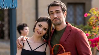 'Momento profundamente trágico': A quinta temporada de 'Emily in Paris' traz uma comovente homenagem após morte que abalou equipe da série