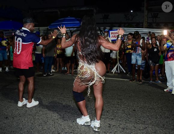 Gracyanne Barbosa deixou o bumbum de fora em novo ensaio da União da Ilha para o carnaval 2026