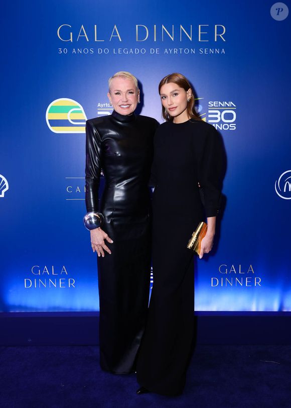 Com um estilo leve, solar e alinhado ao espírito carioca, Sasha se firmou como designer de moda e influenciadora, conquistando uma base fiel de seguidores nas redes sociais.