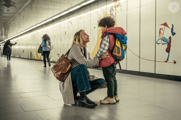 'Exterritorial' acompanha Sara Wulf (Jeanne Goursaud), uma ex-combatente e soldada das Forças Especiais