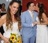 Buquê com girassol e tomara que caia romântico: Silvia Abravanel elege look simples e elegante para casamento civil com Gustavo Moura. Fotos!