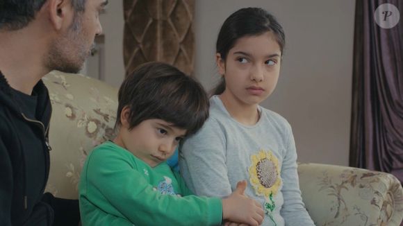 Sarp reprova a maneira carinhosa como os filhos falam de Arif na novela 'Força de Mulher', no capítulo de sexta-feira 14 de fevereiro de 2025