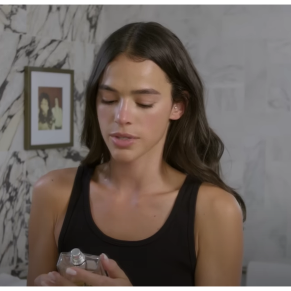 Durante uma entrevista concedida à Revista Elle no YouTube, em 2023, Bruna Marquezine abriu sua nécessaire e compartilhou alguns de seus segredos de beleza. Entre eles, revelou as fragrâncias que usa para criar seu aroma exclusivo