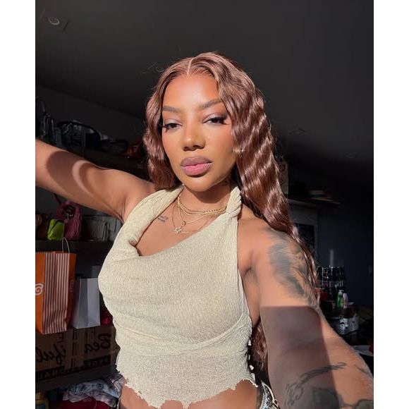 Internautas se divertiram ao afirmarem que Anitta vai desfazer as plásticas para evitar ficar parecida com Ludmilla