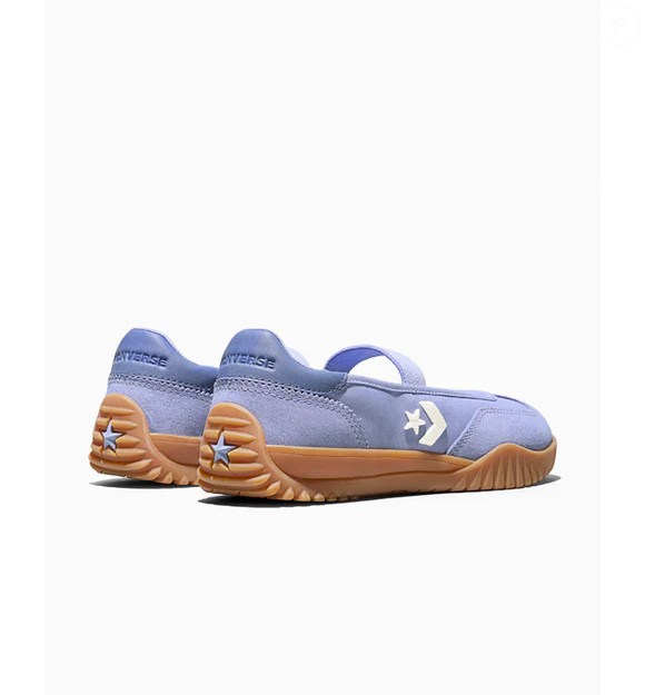 A Converse apresentou um modelo que parece sapatilha de dança, mas foi criado para a rotina urbana. O Run Star Trainer Ballet Flat combina lona resistente, detalhes em camurça e design moderno para compor produções elegantes e atuais