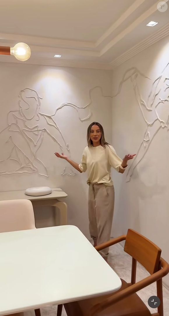 Arte exclusiva na parede revela personalidade e memória afetiva de Renata