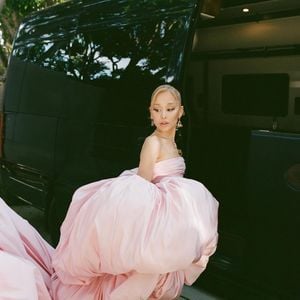 Ariana Grande vinha encantando os fãs por sua beleza e até rejuvenescimento