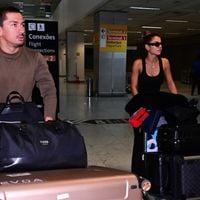 Alívio! Irmão de Anitta desembarca no Brasil com namorada, Hariany Almeida, e muitas bagagens, após risco de deportação na França